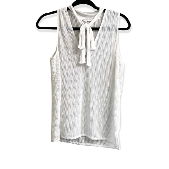 Endless Rose White Top - Picture 2 of 10